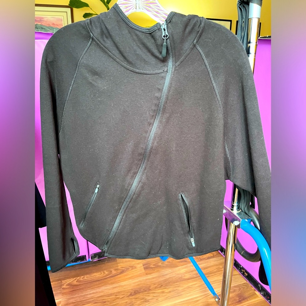 Onzie/Black/ Yoga full zip Hoodie with thumb holes- EUC- One Size